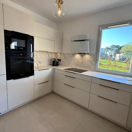 Contemporary Luxury In 3 Bedrooms 6 Guests Pool & Parki Villa *